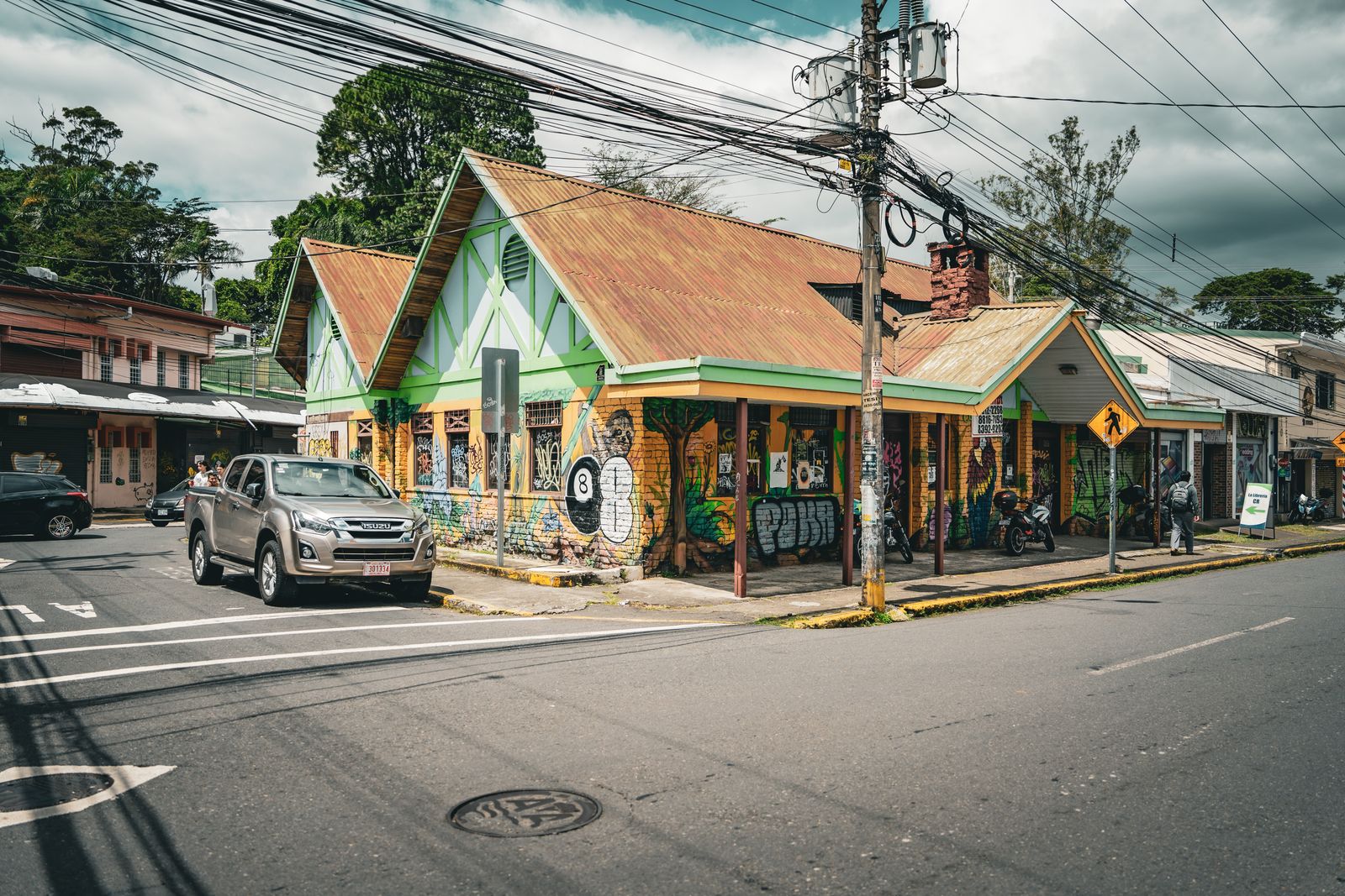 A colourful street corner in San José
